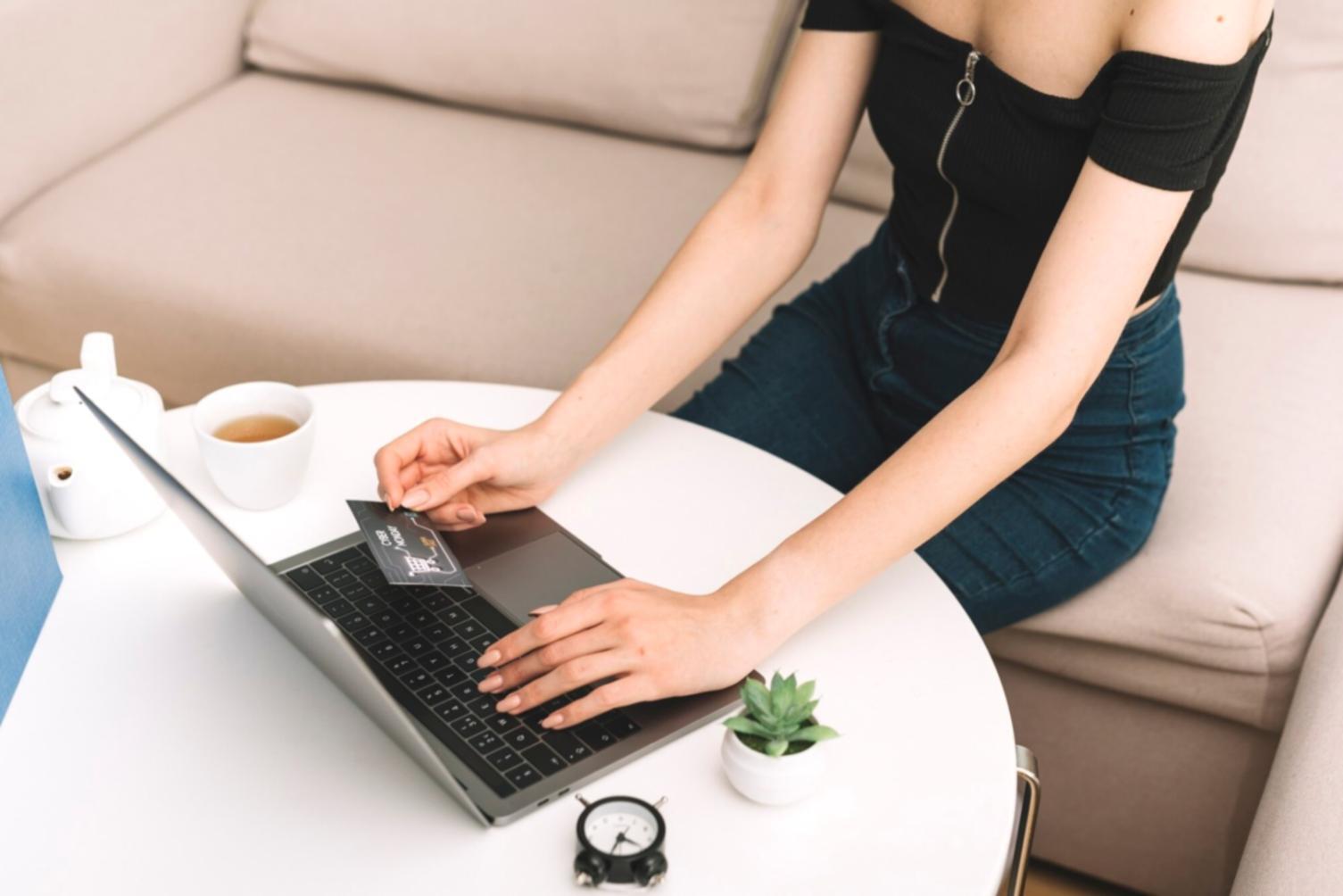 Financial analysis workspace with reports and data visualisation